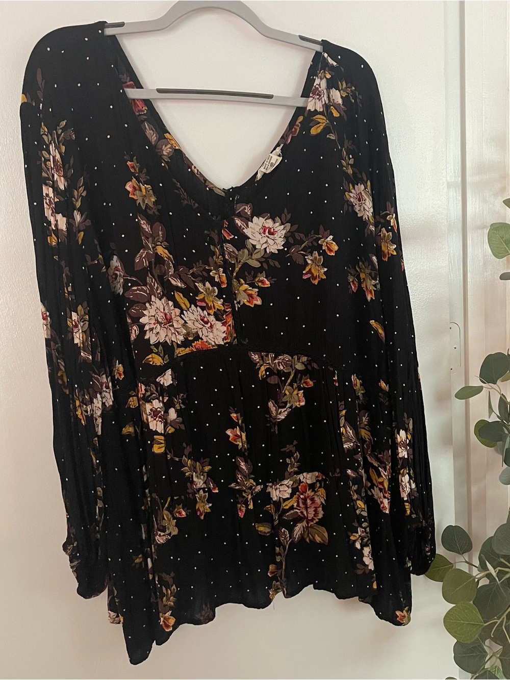 Black Floral V-Neck Peplum Tunic Top